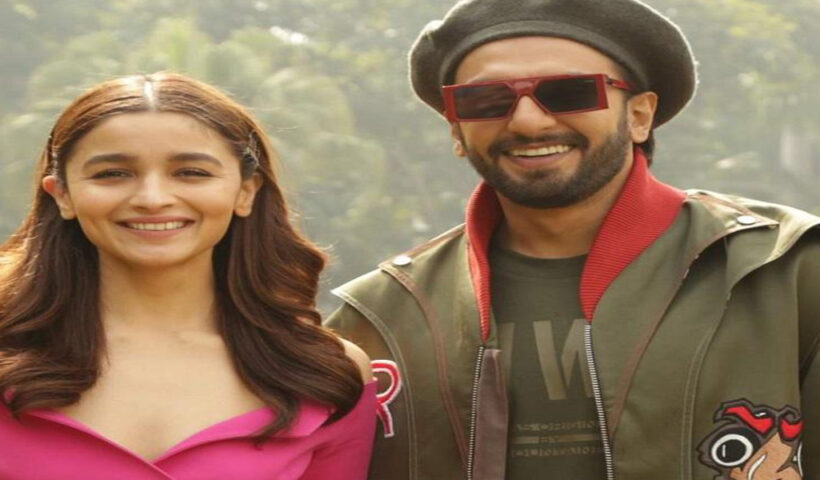 Ranveer Singh, Alia Bhatt take a break from shoot