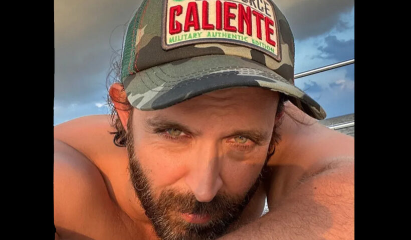 Hrithik Roshan gets fiery reactions from fans and friends for his latest 'Caliente' selfie